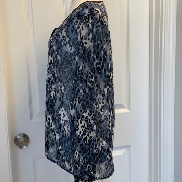 WOT, Sold Out! CAbi Fatale Blouse, Size Small - Picture 7 of 8